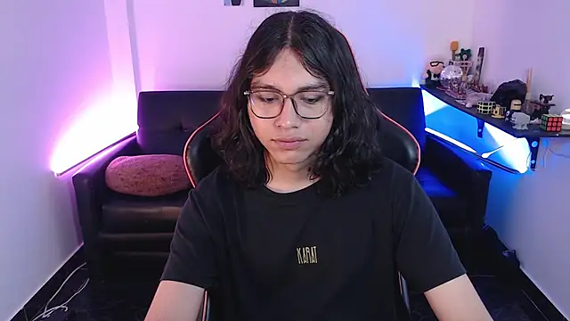 Snapshot of malik_harrison__ chatting on 11.17.25 malik harrison online show from 11.17.25