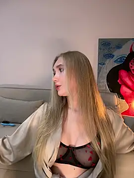 Snapshot of MariaTull chatting on 06.24.26 MariaTull online show from 06.24.26