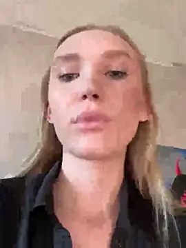 Snapshot of MariaTull chatting on 06.28.26 MariaTull online show from 06.28.26