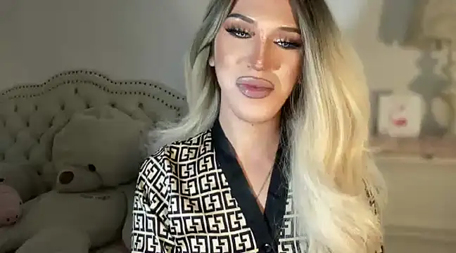 Snapshot of Ts_glamxxxx chatting on 03.05.25 Ts glamxxxx online show from 03.05.25