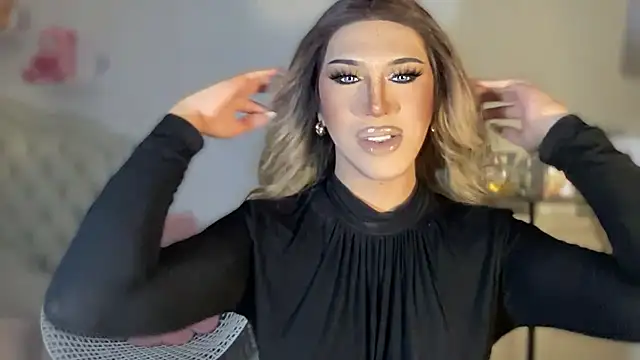 Snapshot of Ts_glamxxxx chatting on 10.05.25 Ts glamxxxx online show from 10.05.25