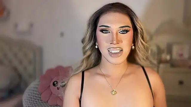 Snapshot of Ts_glamxxxx chatting on 10.28.25 Ts glamxxxx online show from 10.28.25