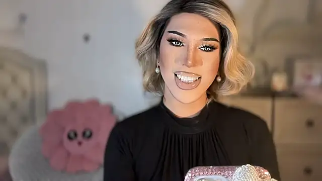 Snapshot of Ts_glamxxxx chatting on 10.30.25 Ts glamxxxx online show from 10.30.25