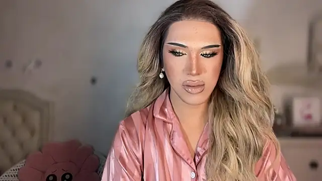 Snapshot of Ts_glamxxxx chatting on 11.22.25 Ts glamxxxx online show from 11.22.25