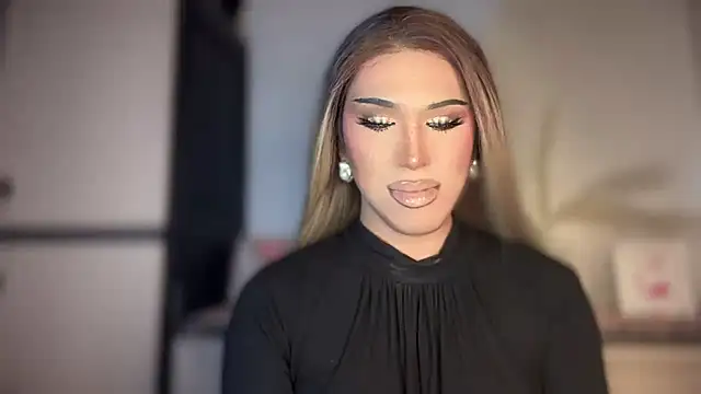 Snapshot of Ts_glamxxxx chatting on 12.17.25 Ts glamxxxx online show from 12.17.25