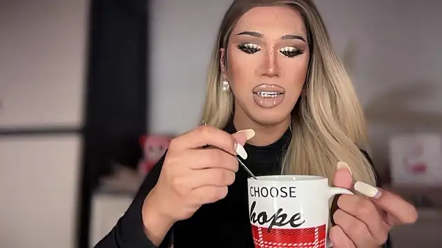 Snapshot of Ts_glamxxxx chatting on 01.08.26 Ts glamxxxx online show from 01.08.26