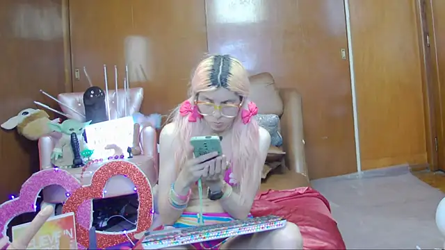 Skinygirl online show from 03.12.25