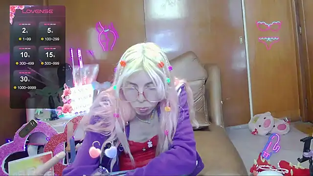 Skinygirl online show from 11.12.25