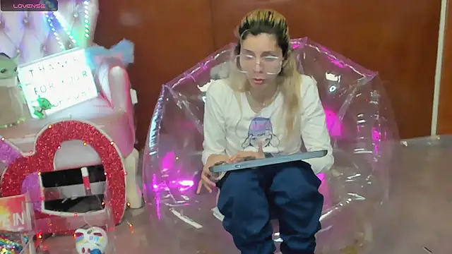 Skinygirl online show from 03.10.26