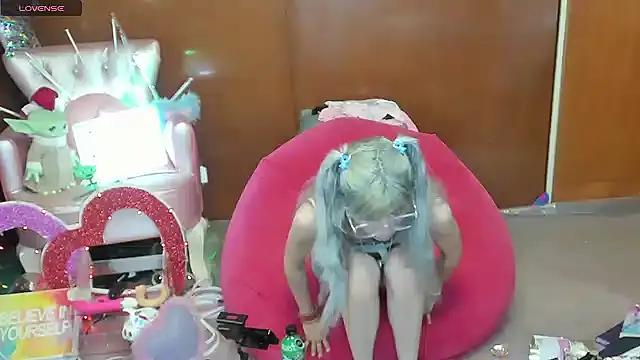 Skinygirl online show from 05.05.26