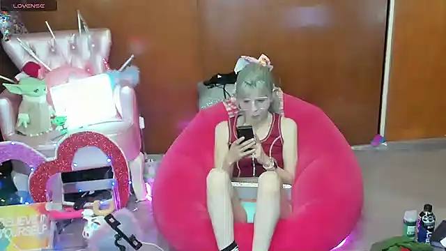 Skinygirl online show from 05.12.26