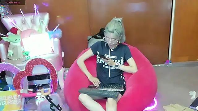 Skinygirl online show from 05.14.26