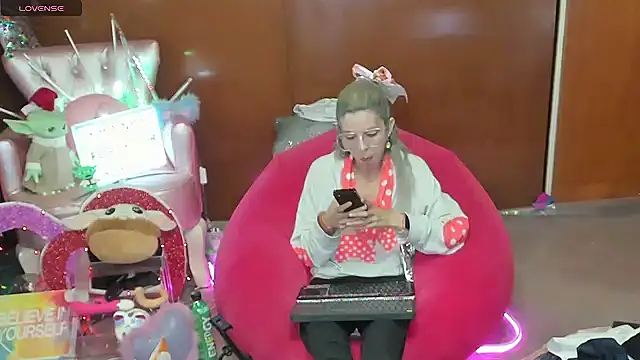 Skinygirl online show from 05.20.26