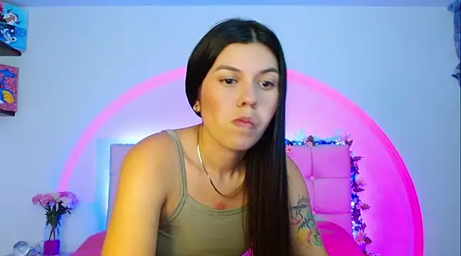Layla Rachel online show from 02.17.25