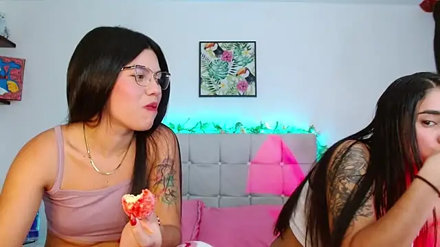 Layla Rachel online show from 10.15.25