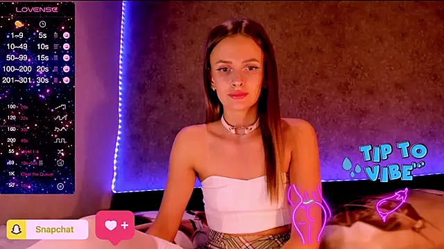 Snapshot of madina_taher chatting on 01.05.25 madina taher online show from 01.05.25