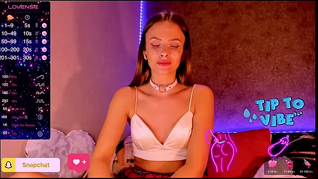 Snapshot of madina_taher chatting on 02.13.25 madina taher online show from 02.13.25