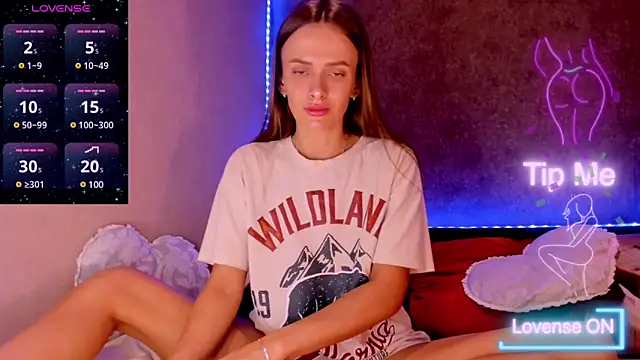 Snapshot of madina_taher chatting on 03.13.25 madina taher online show from 03.13.25