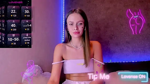 Snapshot of madina_taher chatting on 09.14.25 madina taher online show from 09.14.25