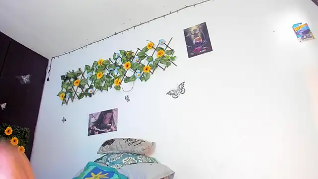 mensia hernandz online show from 04.28.26