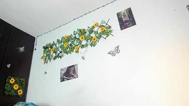 mensia hernandz online show from 04.29.26