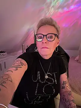 Snapshot of German_Milf chatting on 01.19.26 German Milf online show from 01.19.26