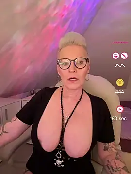 German Milf online show from 05.18.26