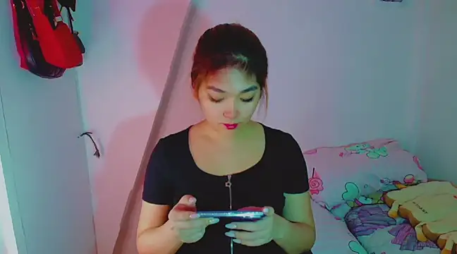 TR4NSCUTI3 online show from 12.28.24