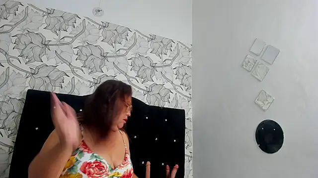 Keira Lennox online show from 12.22.25