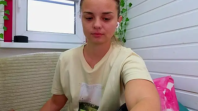 Misss Vikk online show from 10.16.25