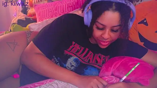 Snapshot of N1NT3NDH03 chatting on 03.04.25 N1NT3NDH03 online show from 03.04.25