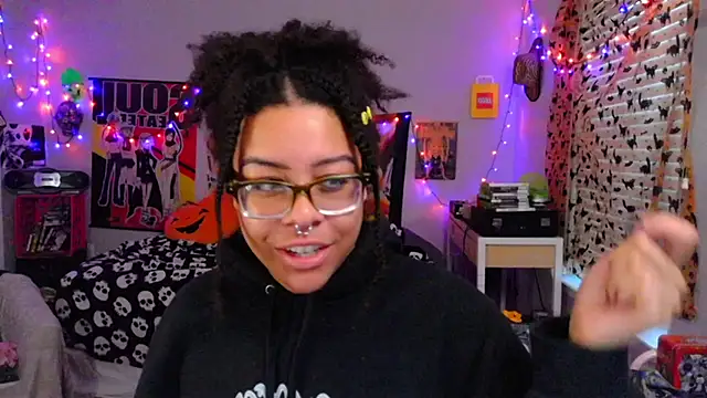 Snapshot of N1NT3NDH03 chatting on 09.29.25 N1NT3NDH03 online show from 09.29.25