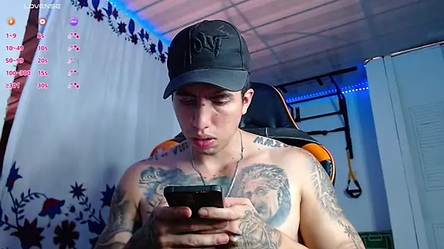 Snapshot of Adam_Hudsond chatting on 03.07.26 Adam Hudsond online show from 03.07.26