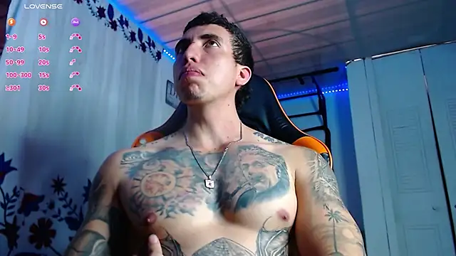 Snapshot of Adam_Hudsond chatting on 03.10.26 Adam Hudsond online show from 03.10.26