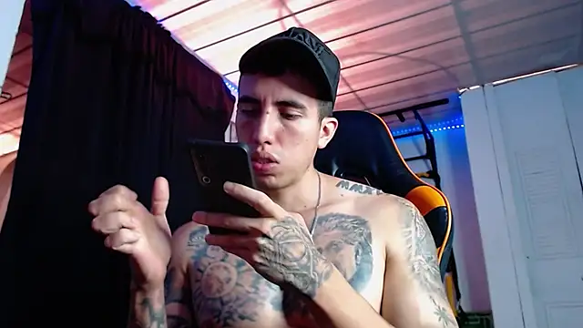 Snapshot of Adam_Hudsond chatting on 03.31.26 Adam Hudsond online show from 03.31.26