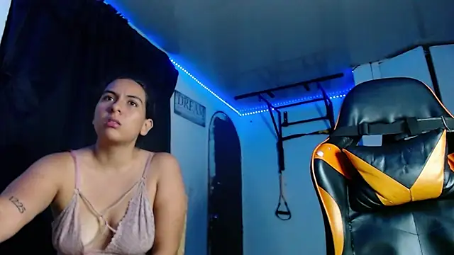 Snapshot of Adam_Hudsond chatting on 04.01.26 Adam Hudsond online show from 04.01.26