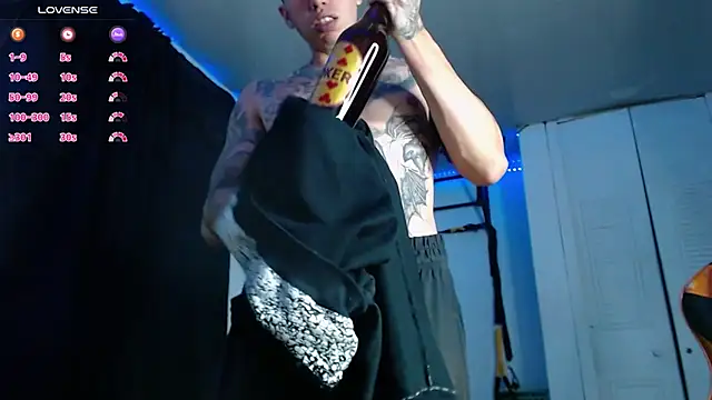 Snapshot of Adam_Hudsond chatting on 04.04.26 Adam Hudsond online show from 04.04.26