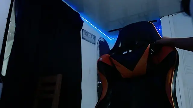 Snapshot of Adam_Hudsond chatting on 04.08.26 Adam Hudsond online show from 04.08.26