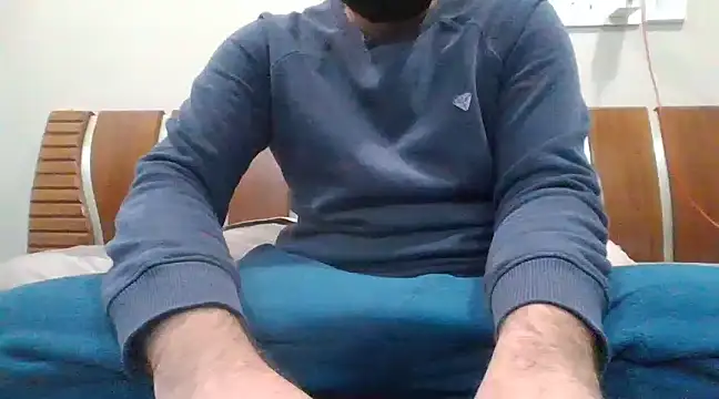 Snapshot of desicockandball chatting on 01.04.25 desicockandball online show from 01.04.25