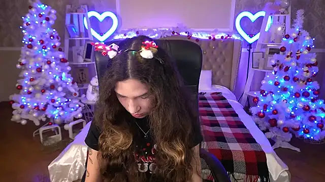 Snapshot of BabyFlowerr chatting on 12.25.24 BabyFlowerr online show from 12.25.24
