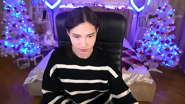 Snapshot of BabyFlowerr chatting on 12.27.24 BabyFlowerr online show from 12.27.24