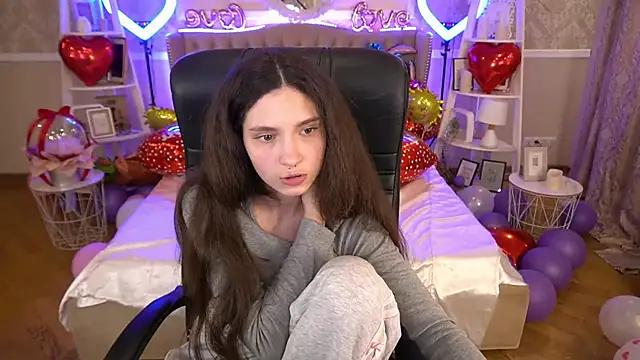 Snapshot of BabyFlowerr chatting on 02.21.25 BabyFlowerr online show from 02.21.25