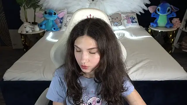 Snapshot of BabyFlowerr chatting on 10.03.25 BabyFlowerr online show from 10.03.25
