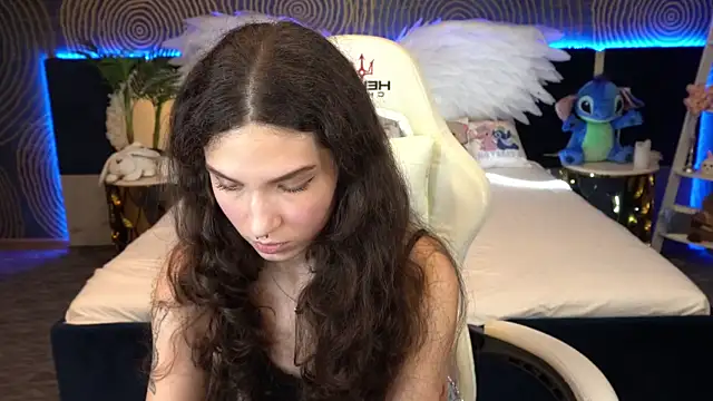 Snapshot of BabyFlowerr chatting on 10.19.25 BabyFlowerr online show from 10.19.25