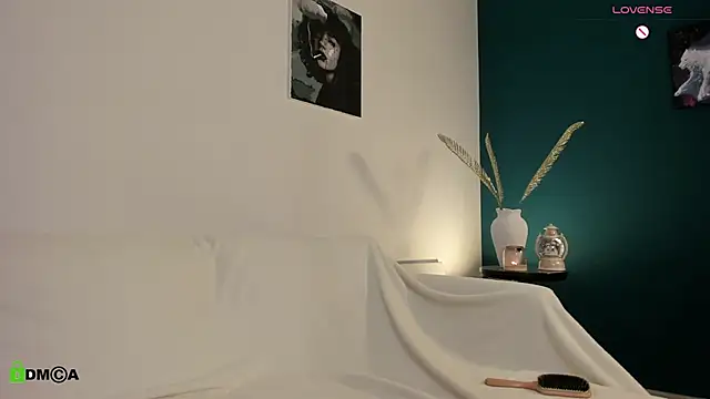 Snapshot of Kylie_Desire chatting on 03.04.25 Kylie Desire online show from 03.04.25