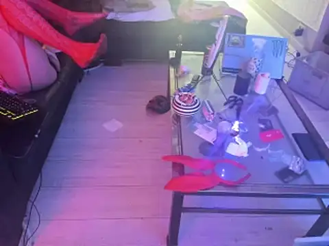 Snapshot of slankecrosdresser chatting on 02.06.25 slankecrosdresser online show from 02.06.25