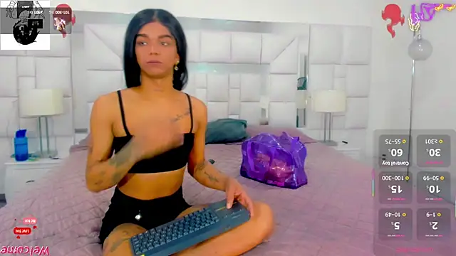 Snapshot of nickyminach_ chatting on 09.11.25 nickyminach online show from 09.11.25