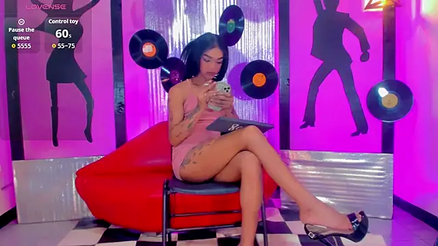 Snapshot of nickyminach_ chatting on 09.19.25 nickyminach online show from 09.19.25