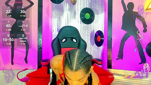 Snapshot of nickyminach_ chatting on 10.18.25 nickyminach online show from 10.18.25