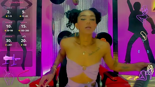 Snapshot of nickyminach_ chatting on 10.27.25 nickyminach online show from 10.27.25